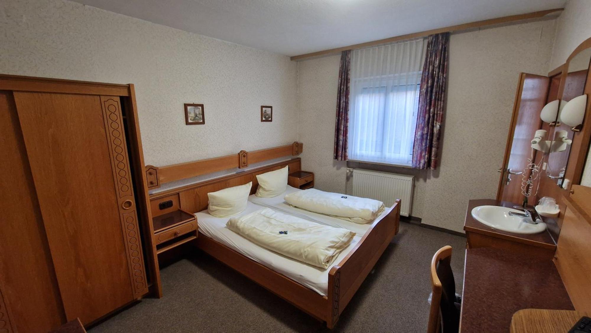 Schwarzer Adler - Hotel Garni Ipsheim Zimmer foto