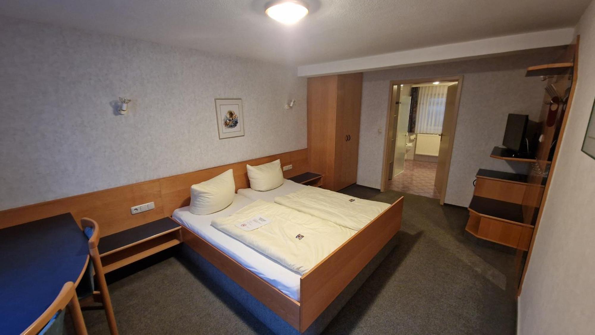 Schwarzer Adler - Hotel Garni Ipsheim Zimmer foto