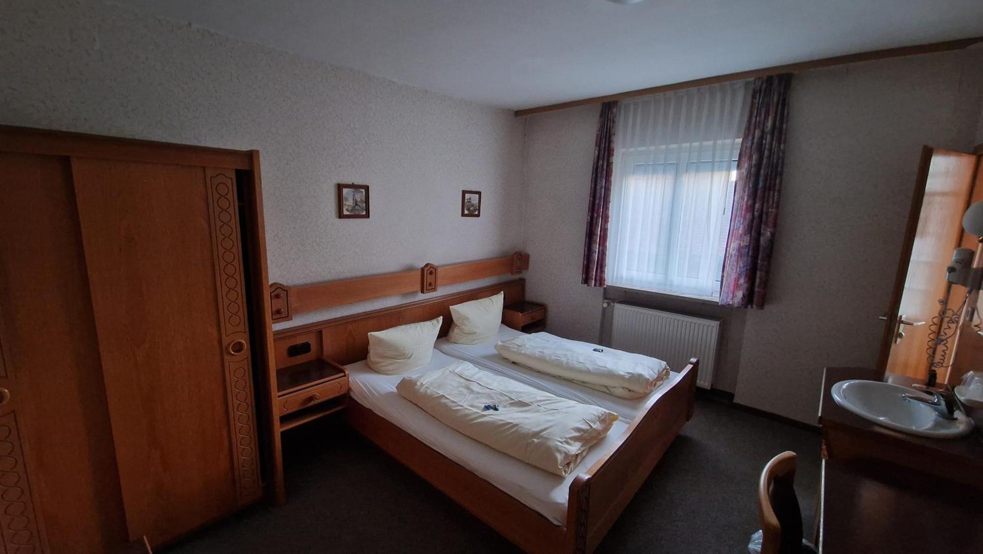 Schwarzer Adler - Hotel Garni Ipsheim Zimmer foto