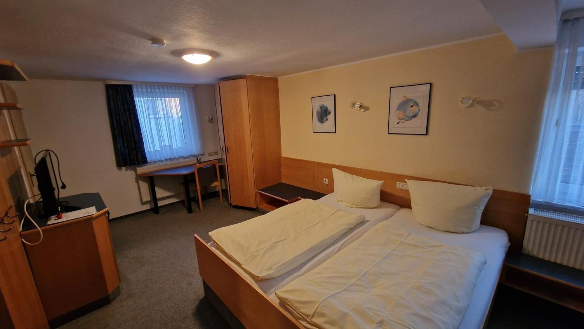 Schwarzer Adler - Hotel Garni Ipsheim Zimmer foto
