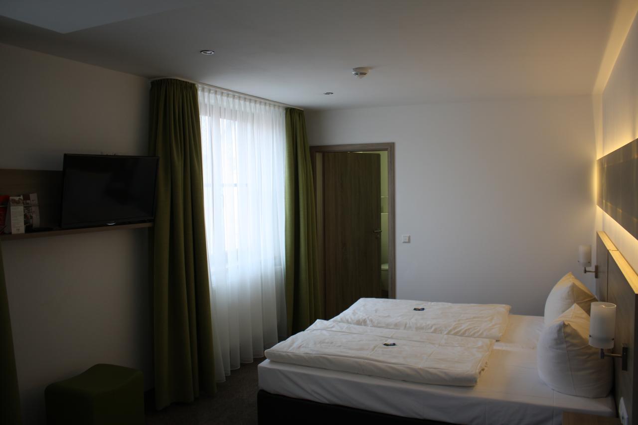 Schwarzer Adler - Hotel Garni Ipsheim Zimmer foto